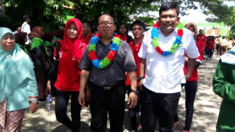 Mahasiswa Universitas Sawerigading Tanam 300 Pohon di Pangkep