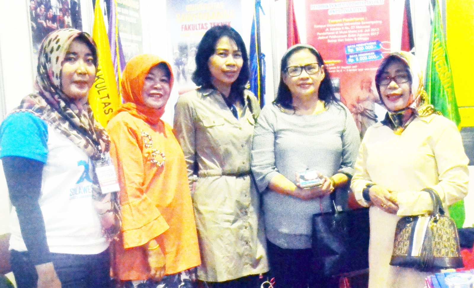 Sekretaris  Yayasan  Perguruan Sawerigading: Joice Maramis Menopang Doa Demi Kemajuan Kampus
