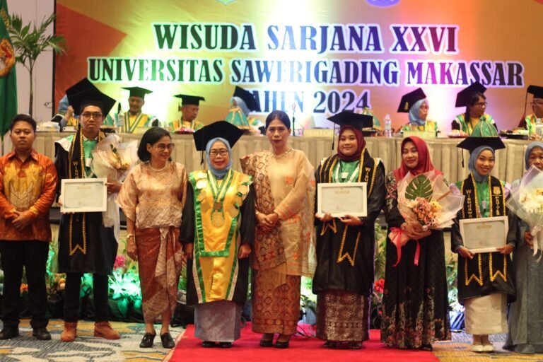 8 Orang Wisudawan UNSA Makassar Lulus Dengan Predikat Cumlaude