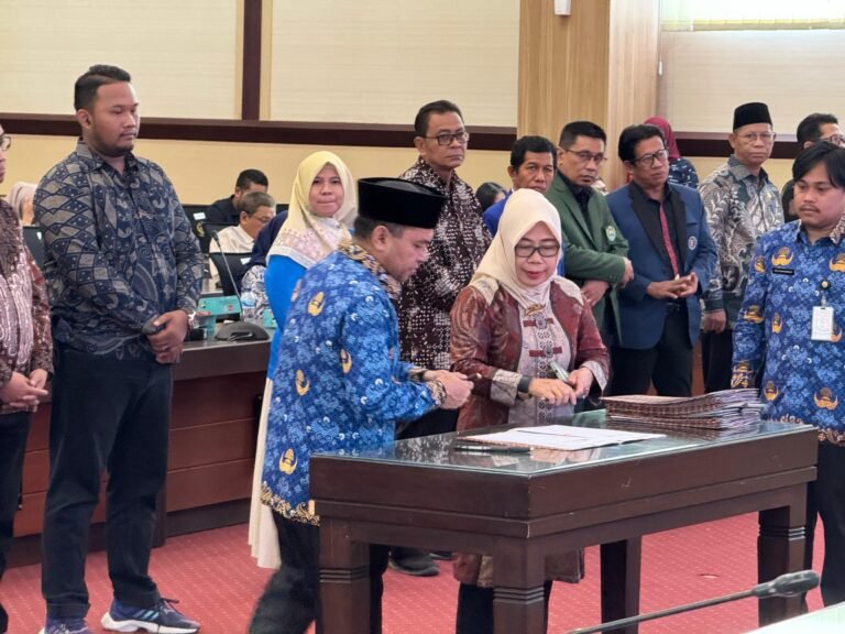 Rektor Unsa Makassar Hadiri Pemberian Penghargaan dan Penandatanganan Perjanjian Kerjasama dengan Pemprov Sulsel